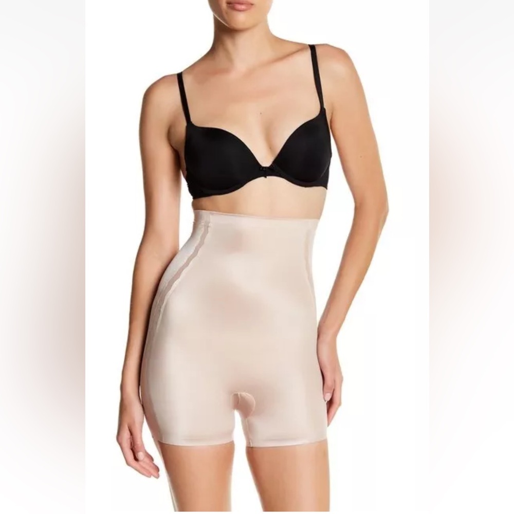 Assets Red Hot Label by Spanx Luxe and Lean Scalloped High-Waist Girl Short 1X